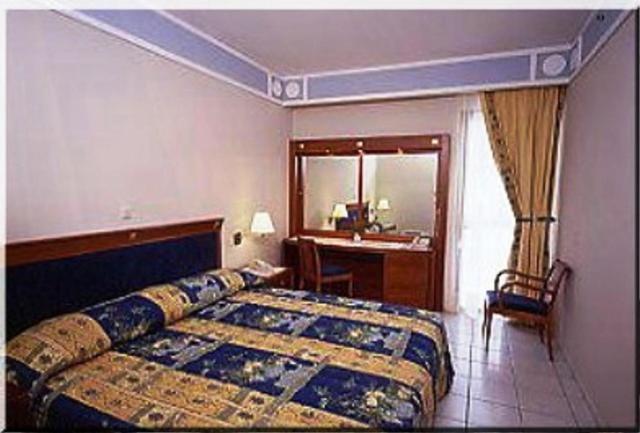 Hotel Olympia Palace Ancient Olympia Room photo